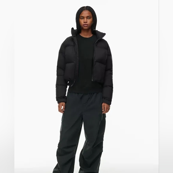 BNWT Aritzia TnA The Mega Puff Short Puffer Jacket XS - Picture 1 of 9